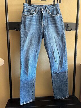 Levi's 501 Jeans in Medium Wash / W26 L30